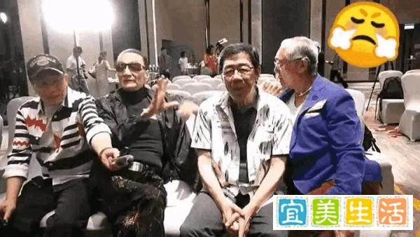79岁的谢贤突然起身，以迅雷不及掩耳之势，打了81岁的曾江一个耳光