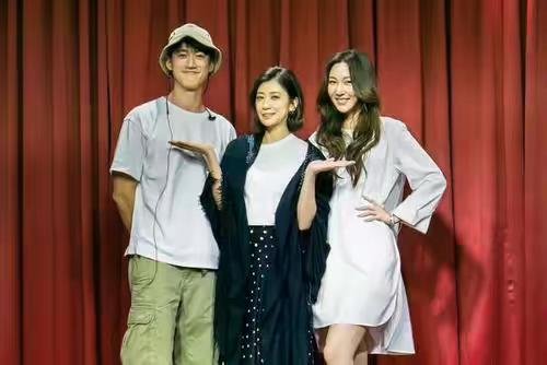 《想见你》里的柯佳嬿在台湾娱乐圈的人缘为何那么好？