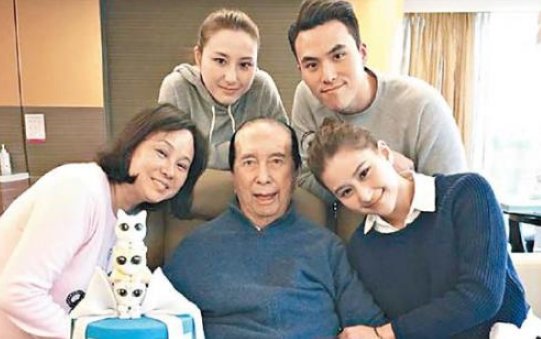 赌王女儿何超莲晒1000万游艇，有钱人的世界是啥样的？