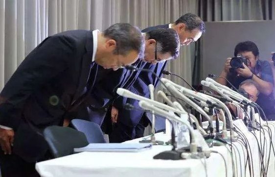 日本富山市1212名师生食物中毒，导致中毒的原因是什么？