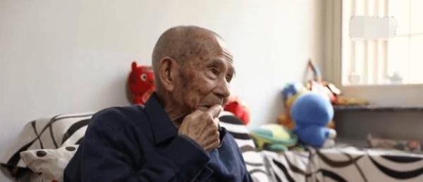 致敬：他们为新中国“发声”！ 九旬老号兵嘴唇上仍有“号嘴”印