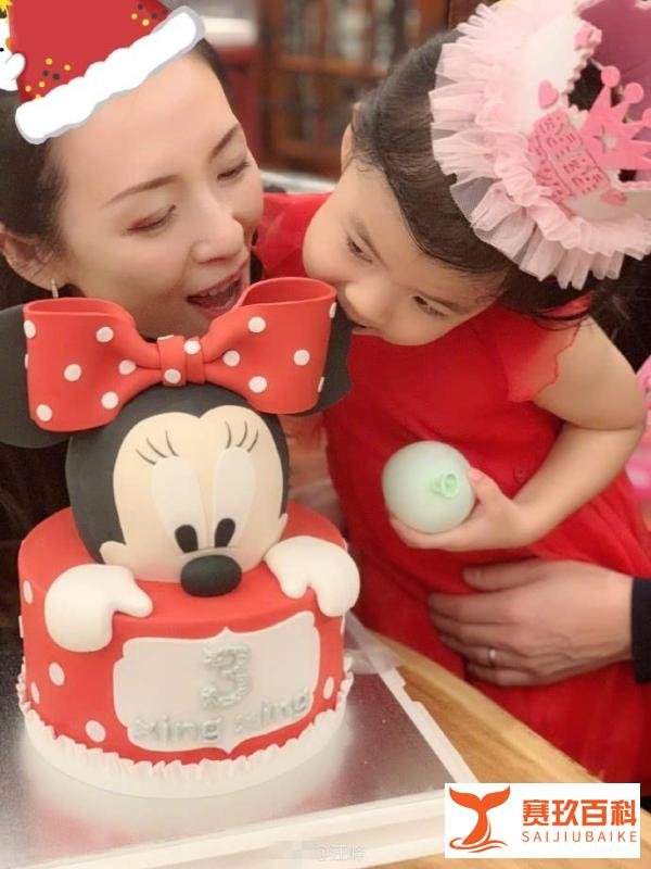 章子怡汪峰给醒醒庆祝3岁生日，醒醒越长越好看，汪峰希望她快乐