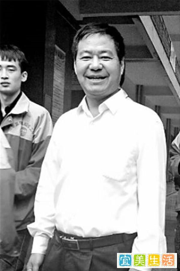 把三个女儿弄去坐牢后，蓝翔校长再送原配入狱，这次被“反杀”了