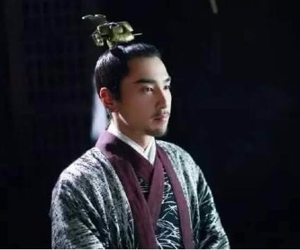《三生三世十里桃花》中夜华和墨渊是什么关系?