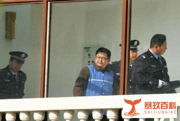 你还记得唐万新吗？二十多年前，他一手缔造了德隆系！