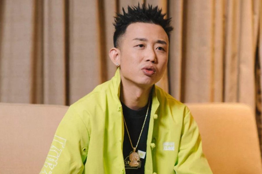 陈小春记不住李承铉，屈尊向GAI道歉，他的情商有多低？