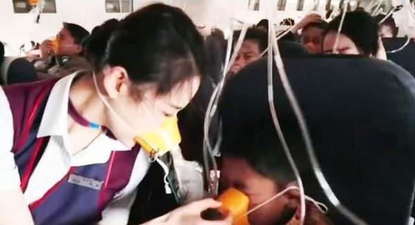 不止是美丽，这些影视作品里的空姐形象，带你重新认识她们