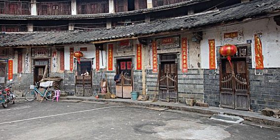 客家民居有哪些特点?作者是从哪些方面来介绍的?