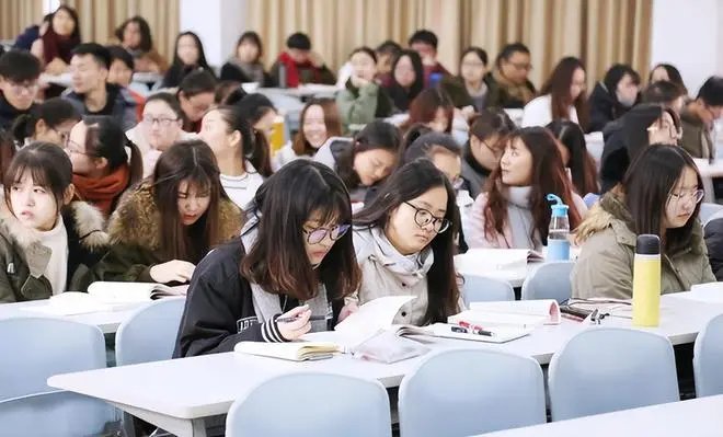 老师用反向签到查出逃课学生!所谓的反向签到是什么?