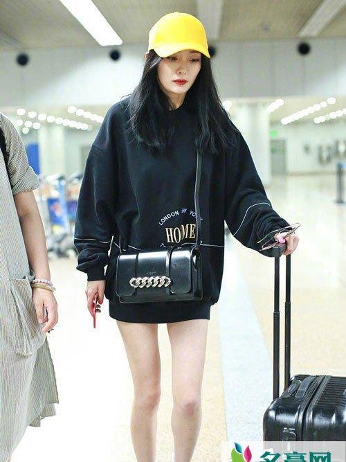 杨幂感冒被造谣吻痕 工作室澄清真相