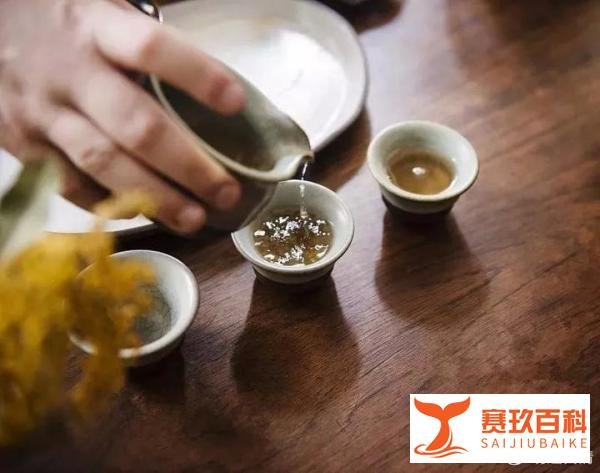 眼内有尘三界窄，心头无事一床宽！