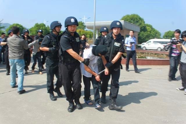 回顾变态色魔赵金成：年仅26岁多次被捕，残害十名未成年少女，你怎么看？