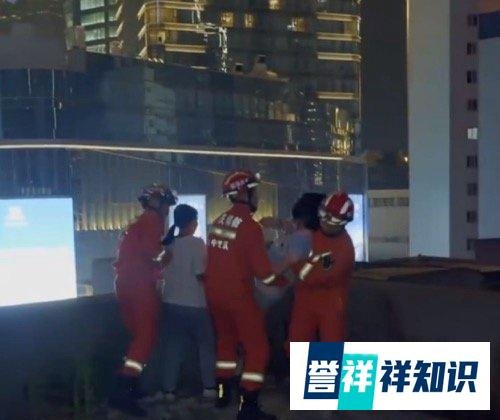 抑郁症女孩跳楼被消防员一把抱下