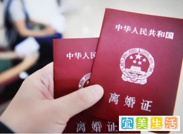 把三个女儿弄去坐牢后，蓝翔校长再送原配入狱，这次被“反杀”了