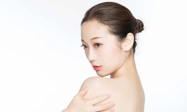 学美妆一共学费多少