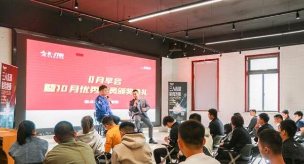 学一个健身教练一般要多少钱？