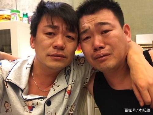 王宝强亲弟弟意外去世,深夜发文悼念弟弟,和哥哥两人伤心痛哭,你怎么看?