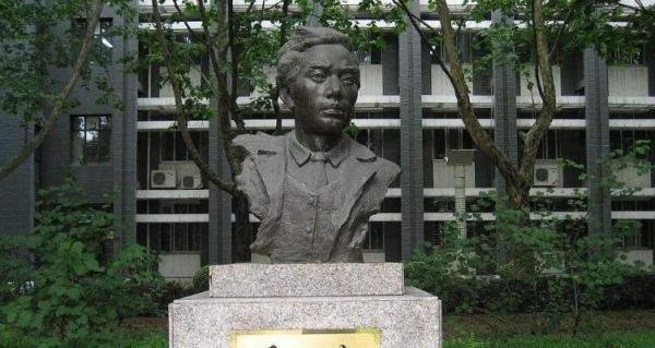 中国第一位飞行员是哪里人 共和国第一批飞行员