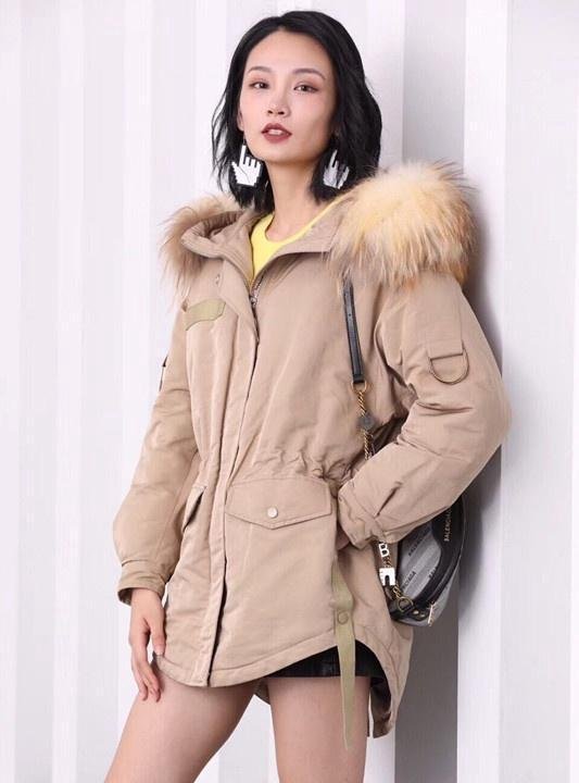开一家品牌女装店，一般一年能够赚多少钱？