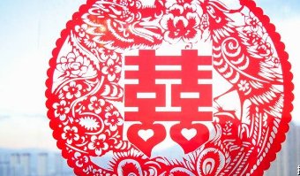 河南许昌一男子结完婚躺床上得意大笑,你对这一幕有何感触?