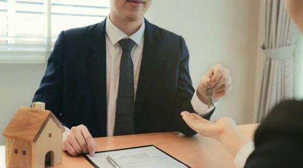 房东为卖房给中介发8888元红包