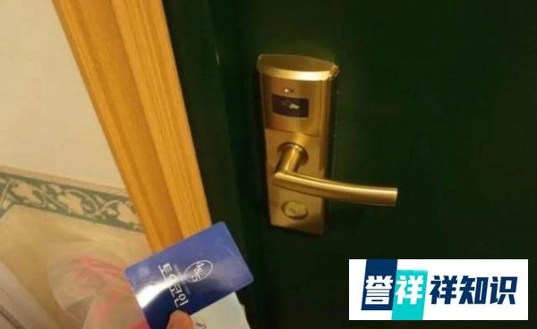 女子趁娃上课与人开房被老公当场抓获，男子崩溃，结局大反转