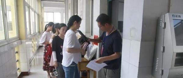 奇葩不？招聘高中数学老师，14个人报名，却只有1个人参加笔试！