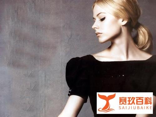 艾薇儿亚洲巡演取消,人虽重生但定位模糊