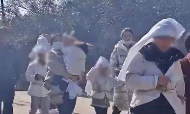 有人登门想领养江西身亡夫妻留下的8个孩子,家人:一个都不能少