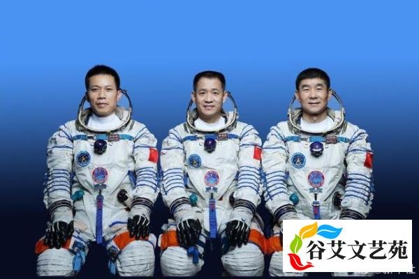 神舟十二号载人飞船三人乘组名单确定 另有三人备份
