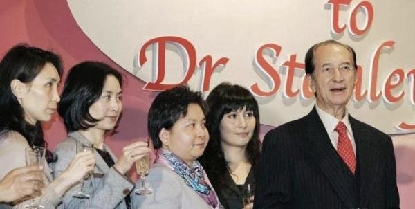 香港保险|98岁赌王病情疑似恶化，曾住ICU每天花86万！