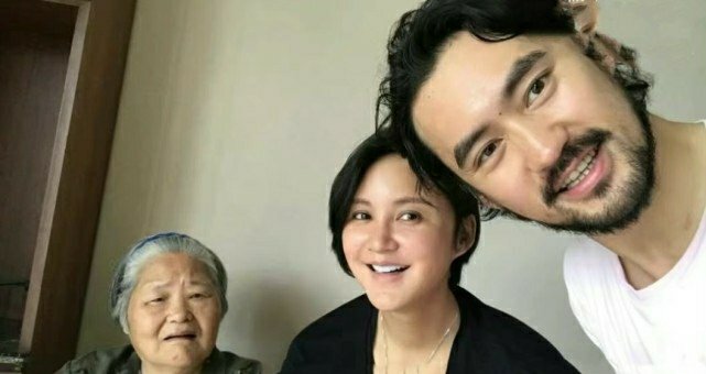 袁弘分享一则记录视频悼念外婆,他是如何悼念外婆的?
