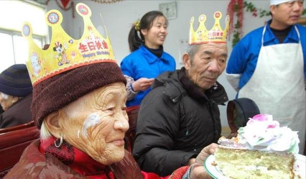 2022年，养老金将在6月进行上调，8类人多涨钱但不包括这3类人