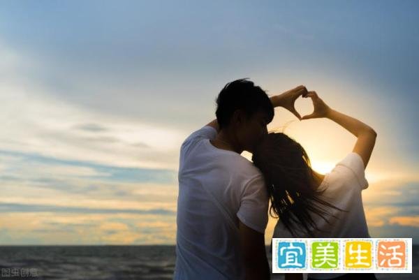 浙江38岁新娘再婚，14岁儿子抱着她出嫁，真是幸福温暖的画面
