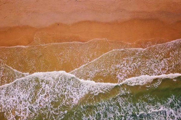 形容海浪一波又一波的句子