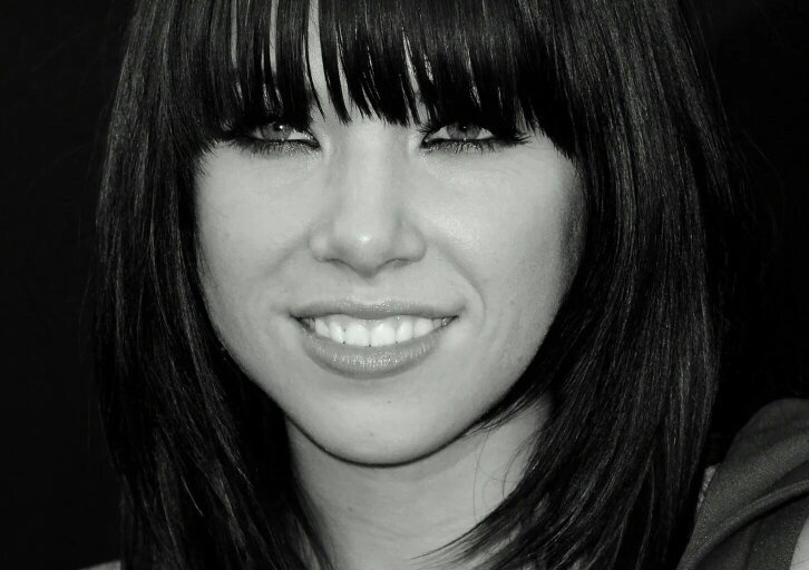 Carly Rae Jepsen（卡莉·蕾·吉普森）的这个图片谁有？麻烦发一下高清的。