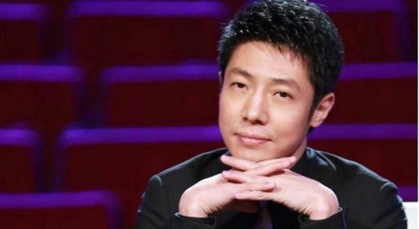 央视主持一哥“撒贝宁”，一个月工资有多少？答案让人意外