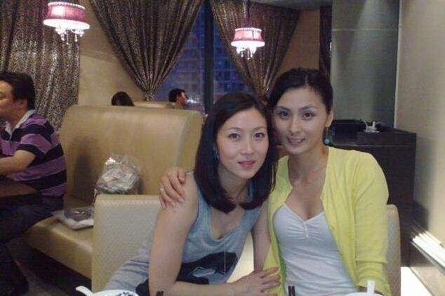 最美跳水裁判饶琅,身材傲人美到令人窒息,为什么42岁仍然单身?
