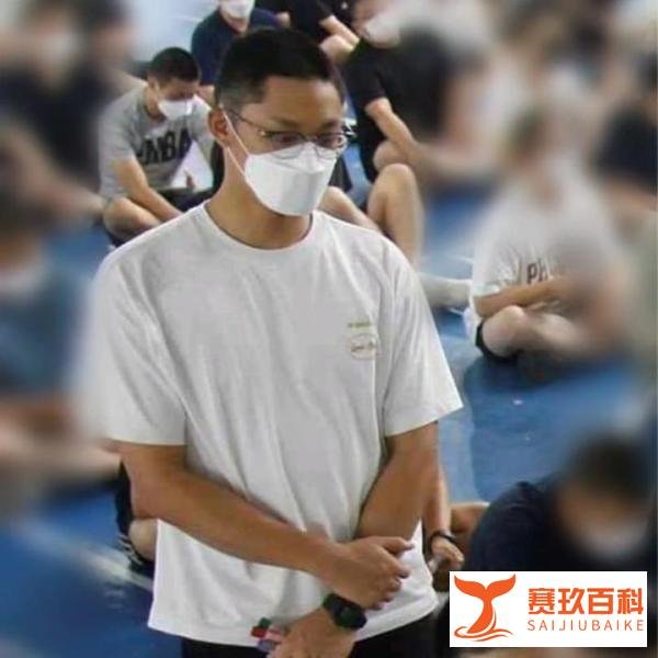 李到晛入伍近况照曝光！提拔为大队勤务，寸头+小麦肤色又呆又Man