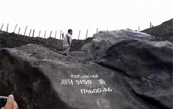 缅甸挖出一块200吨石头，价值不可估计！
