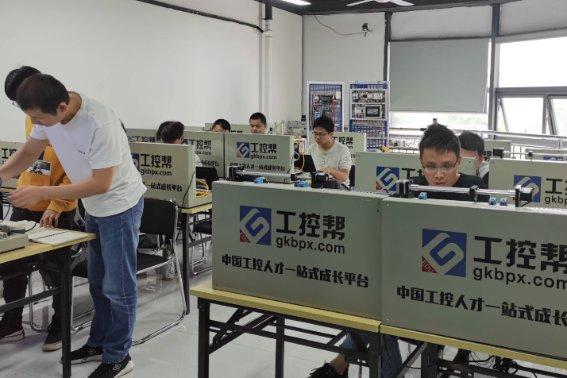PLC培训费用一般是多钱？