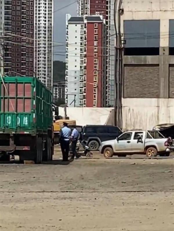 昆明一货车停放10多天,司机被发现早已身亡
