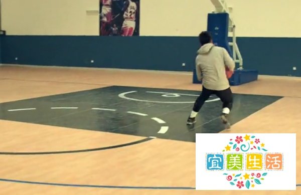 诺维斯基的金鸡独立投篮是如何完成的？
