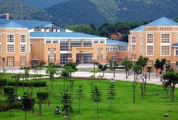闽江学院校长是谁？