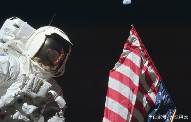 50年前美国首次登月,宇航员在月球上插了一面星条旗,现在咋样了?