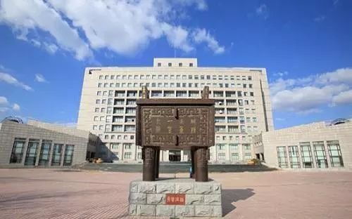 东北财经大学包机送大学生回家,你是如何看待这件事情的?