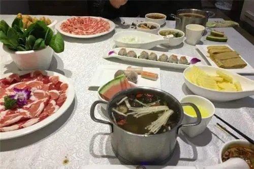 商丘90后小伙为工作9年不炫火锅，为了理想和工作，你做过哪些坚持？