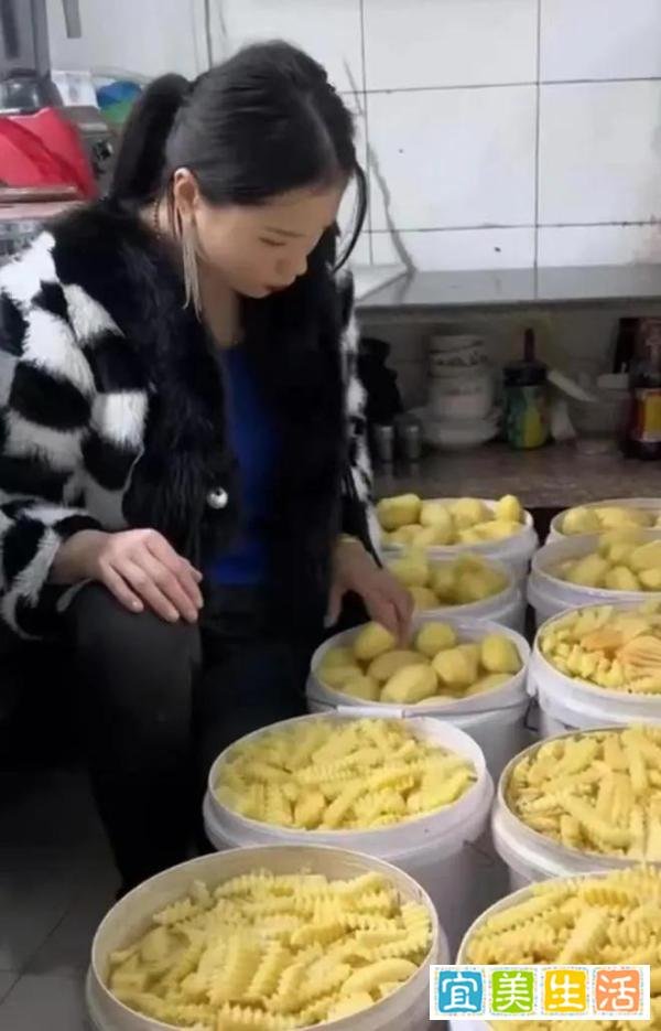 小夫妻夜市摆摊日营业额9184元引质疑 当事人回应：当日是偶然 但生意也不错