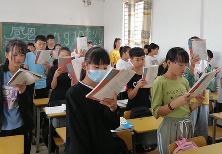 妄口巴舌的典故