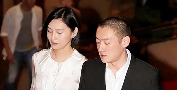 汪道涵墓碑掩藏的真相：儿子汪雨身世遭质疑，二任妻子产子时41岁
